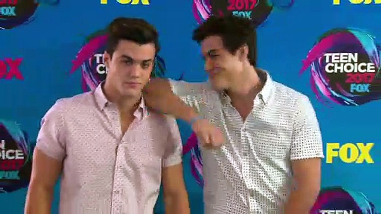 Emma Chamberlain Reacts To Ethan Dolan Dating Rumors