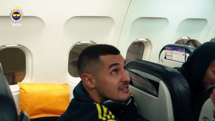 Fenerbahçe Başkanı Sadettin Saran, Rize dönüşü uçakta futbolcuları tebrik etti