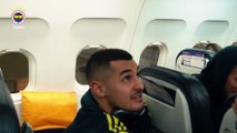 Fenerbahçe Başkanı Sadettin Saran, Rize dönüşü uçakta futbolcuları tebrik etti