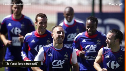 "Je n'en ai jamais trop parlé" : Cet ancien joueur de l'Equipe de France de football, devenu commentateur, a failli perdre une jambe