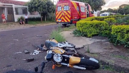 Levado para UPA: Motociclista com CNH suspensa se envolve em batida contra carre sofre vários ferimentos
