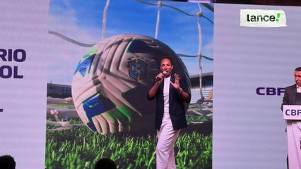 Aline Pellegrino fala sobre profissionalização do futebol feminino