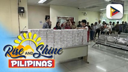 PPA at DSWD Region-4A, nagbigay ng ready-to-eat food packs sa mga stranded na pasahero sa Port of Lucena