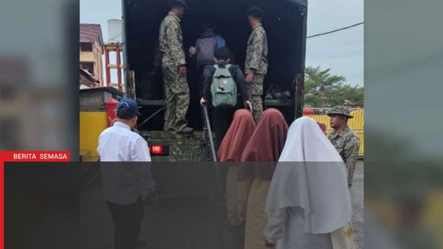15 calon SPM terjejas banjir, diangkut trak tentera