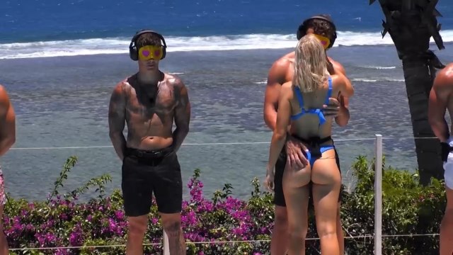 KISSING Booth Challenge 💋 gets the Islanders EXCITED | World of Love Island