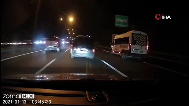 Beykoz’da makas dehşeti: Hızla şerit değiştiren otomobil kamyonete çarptı, araç takla attı