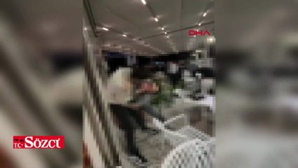 Kafede tekmeli-yumruklu kavga kamerada