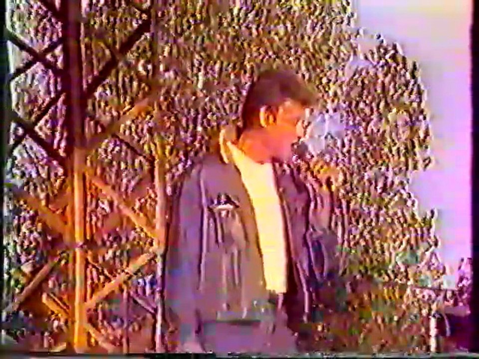 1985 – Johnny Hallyday – Chanteurs Sans Frontières (Parc de la Courneuve – 13 Octobre)