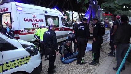 Antalya’da korkunç kaza! Ekmek almak için çıkan adam kepçenin altında kaldı