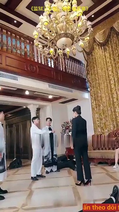 Tưởng dễ bắt nạt, phú nhị đại tái mặt khi biết mẹ cô gái là “bà trùm” khiến cả giới xã hội đen khiếp sợ