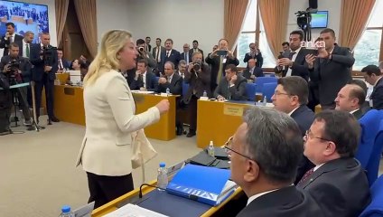 Adalet Bakanı'ndan kadınların şiddeti anlattıkları mektupları veren vekile 'Şov yapmayın' yanıtı