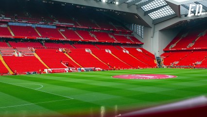 Un aficionado del Liverpool vuelca las cenizas de su padre en Anfield