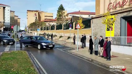 La reina Letizia es recibida por decenas de personas en Tudela