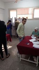 إقبال من الناخبين على مدرسة النصر سكول الخاصة في المطرية للإدلاء بأصواتهم في الانتخابات