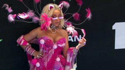 Ariana Grande Twerk Video Goes Viral On TikTok & Bad Bunny Cancels 2020 AMAs Performance