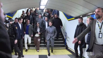 David Bisbal da un concierto por sorpresa en el Metro de Madrid para dar comienzo a la Navidad