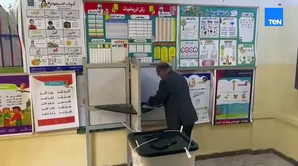 رئيس جامعه المنصوره يدلي بصوته في انتخابات مجلس النواب