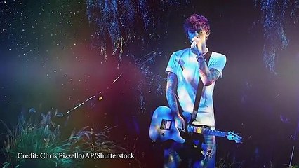 Machine Gun Kelly Sparks Marriage & Pregnancy Speculation With Megan Fox At BBMAs