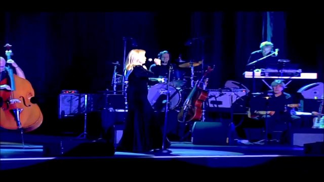 SYLVIE VARTAN — SUR UN FIL — (JEAN RENARD / EDDIE VARTAN) | SYLVIE VARTAN A L’OLYMPIA BRUNO COQUATRIX | 2009