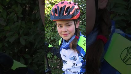 Anaé, jeune cycliste fan de Pauline Ferrand-Prévot, a reçu une belle surprise pour son anniversaire…