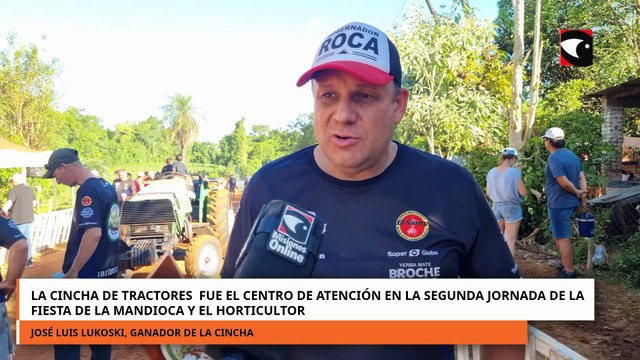 La cincha de tractores fue el centro de atenciones en la fiesta de la mandioca