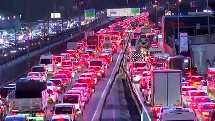 İstanbul’da adeta hayat durdu! Trafik yoğunluğu yüzde 89’a ulaştı