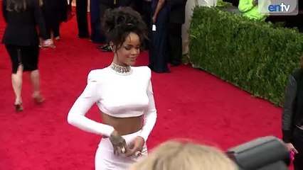 Drake Reacts To Rihanna Views from the 6 Diss