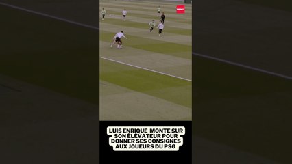 Luis Enrique  monte sur son élévateur pour donner ses consignes aux joueurs du PSG  #football