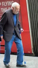 Le Manifest - 🇫🇷🇨🇭 EN IMAGES | L’acteur franco-suisse Jean-Luc Bideau, alias docteur Strauss dans "H", a été aperçu à Genève.