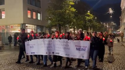 Merano, una fiaccolata contro la violenza sulle donne