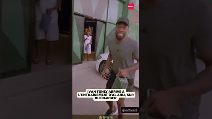 Ivan Toney arrive à l’entraînement d’Al Ahli, sur du CHARGER #football