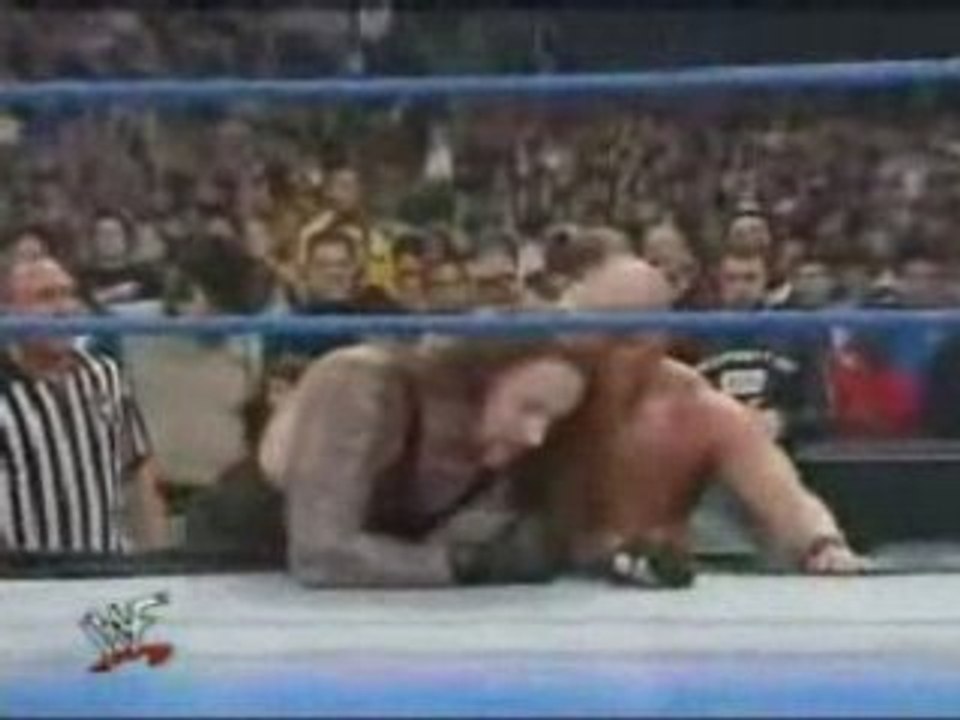 Undertaker vs Kurt Angle & Stone Cold WWF 08/11/2001