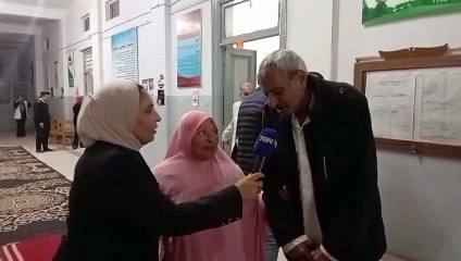 رغم كبر سنهما.. زوجان يصطحبان بعضهم للإدلاء بأصواتهم في الانتخابات البرلمانية