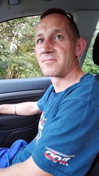 ECPU - Bardzo powolno myślący chłop boi się policji