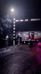 Beautiful rainy night status l rain status l monsoon l barish whatsapp status