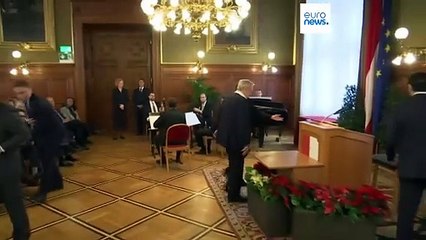 جورج سوروس از روزنامه فرانسوی به دلیل اتهام پیوند با ایران و حماس شکایت کرد