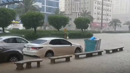 വടക്ക് പടിഞ്ഞാറൻ പ്രദേശങ്ങളിൽ ശക്തമായ മഴ;  തബൂക്കിൽ വാഹന ഗതാഗതം തടസപ്പെട്ടു