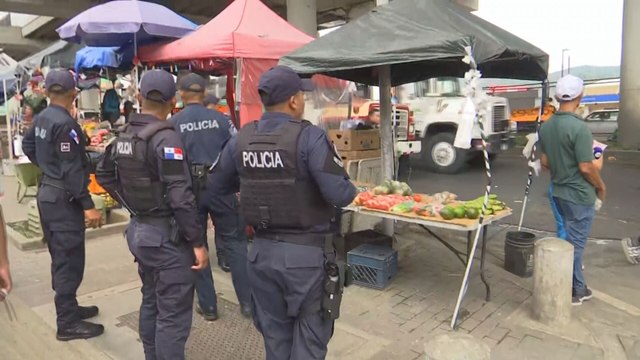 Polémica por desalojo de buhoneros en estación del Metro