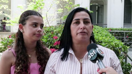 Menina ouve a voz da mãe pela primeira vez após ativação de implante coclear no Imip