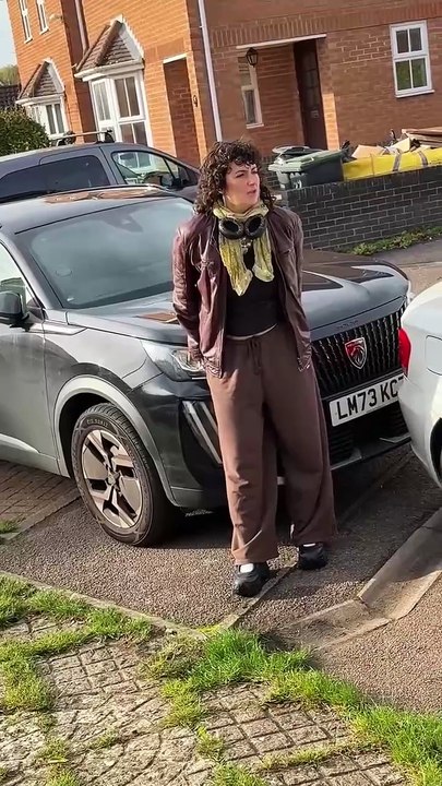 This Karen Trapped Herself in My Driveway and Somehow Made It Even Worse