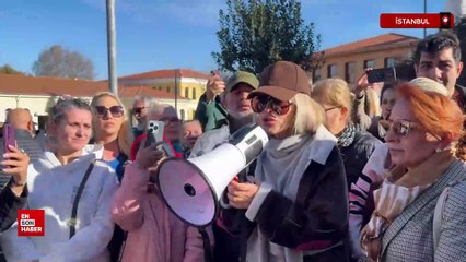 Başıboş sokak köpeklerini beslemek isteyen bir grup, İstanbul Valiliği önünde eylem yaptı