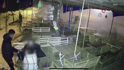 Böyle şaka olur mu? Genç, kafede kız kardeşinin kafasına silah dayadı