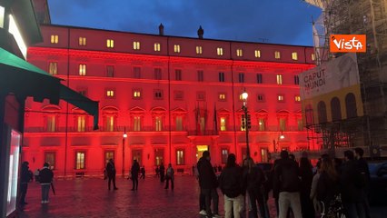 Giornata contro violenza su donne, la facciata di Palazzo Chigi illuminata di arancione