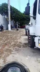 Caminhão carregado de colchões pega fogo em depósito na parte alta de Maceió