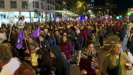 Miles de mujeres alzan la voz contra la violencia machista y el negacionismo