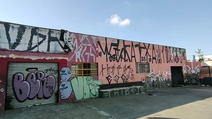 TINHA UM CARA DENTRO DESTE LUGAR ABANDONADO - DEU MEDO...