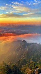 Golden Hour Mountain Ambience – Peaceful Sunset Clouds