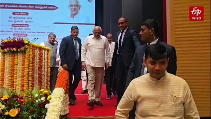 CM ઉપર 'હિરા બા'નું હેત વરસ્યું,  નવસારીના ટાઉનહોલમાં કાર્યક્રમ દરમિયાન સર્જાયા ભાવનાત્મક દ્રશ્યો