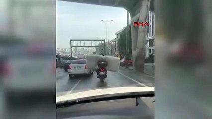 Burası hindistan değil megakent İstanbul... Trafikte görenlere ''çüüüüüşşş'' dedirten görüntü