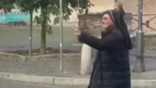 O călugăriță româncă a dirijat traficul în capitala Italiei. Șoferii recunoscători: „Mulțumim, Doamne!”